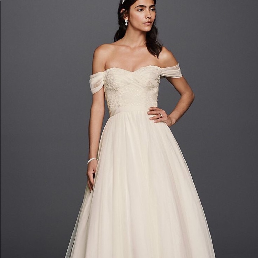 BRAND NEW NEVER USED WEDDING GOWN